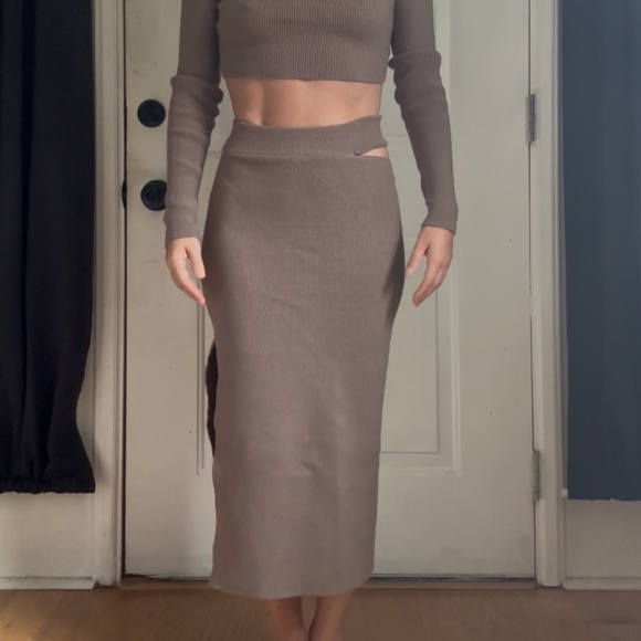 Ribbed Taupe Cut Out Skirt set - Picture 3 of 11